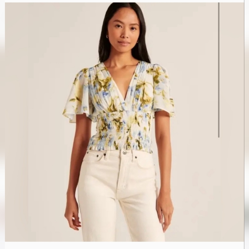 NWT Abercrombie & Fitch Women's Floral Flutter Sleeve Smocked Waist Top, Size M
